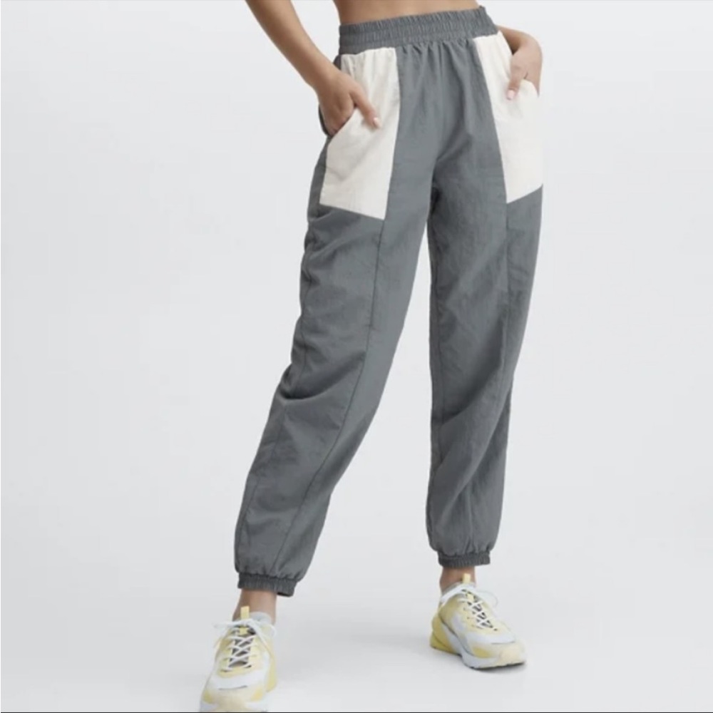 FABLETICS - NWT - Jaylee Two-Tone Track Pant in Storm Cloud, Size XL